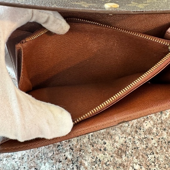 - Louis Vuitton, authentic Sarah monogram vintage wallet - Picture 15 of 17